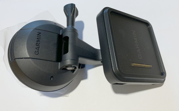 Garmin Autohalterung Montagesatz + Autoladekabel für Garmin Camper 890